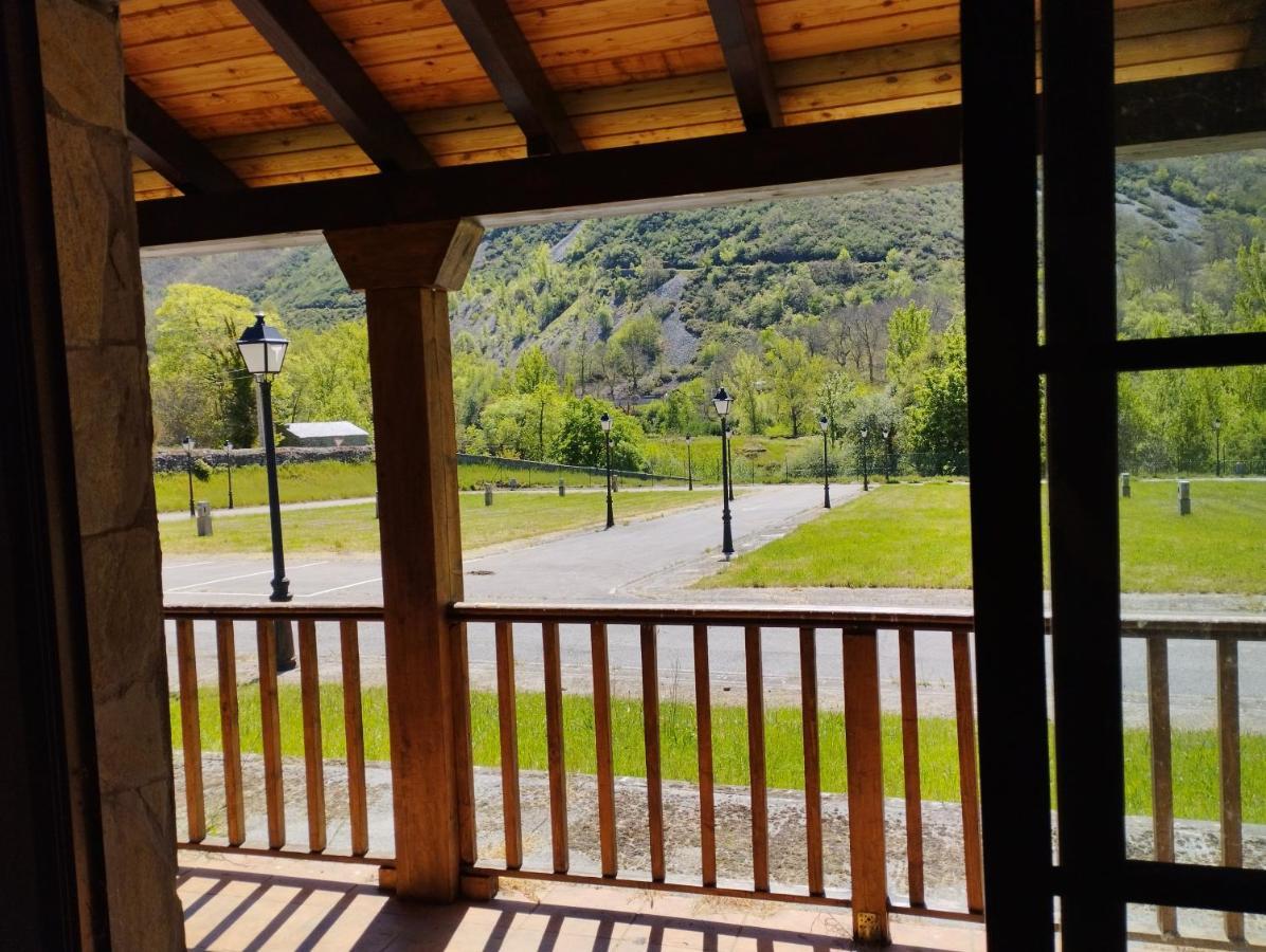 Camping La Zarapica - Palacios Del Sil Eksteriør bilde